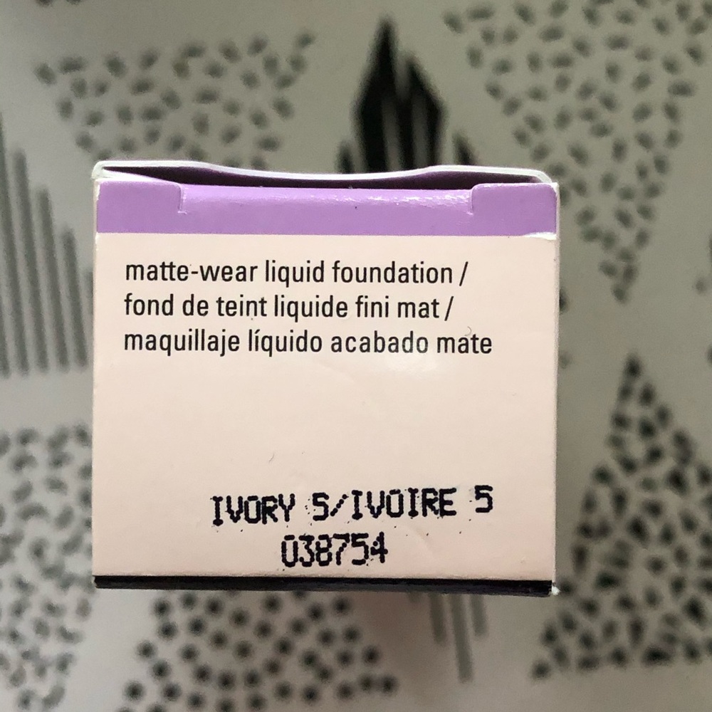 BNIB Mary Kay Matte-Wear Foundation - Picture 3 of 4